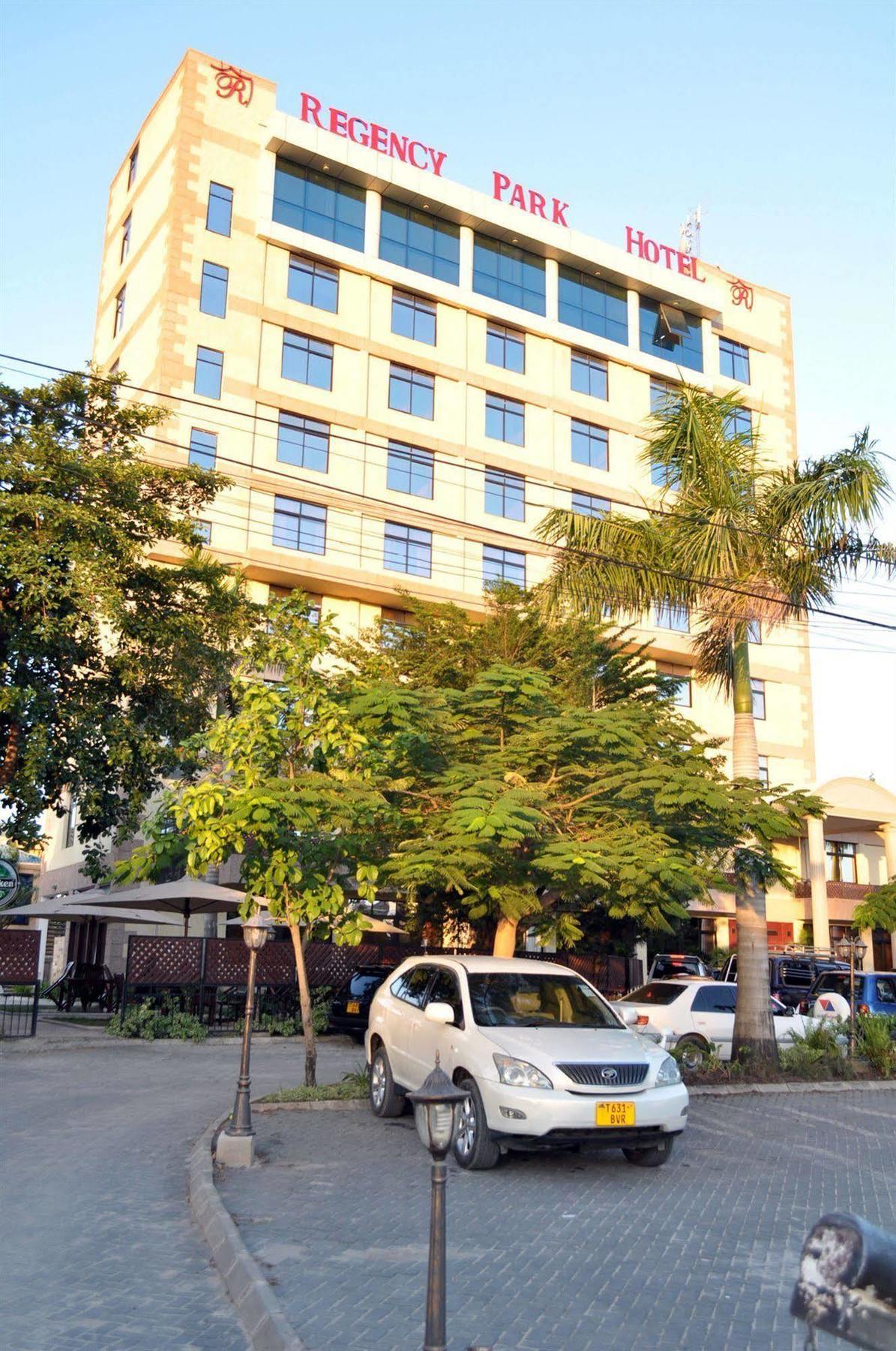 Regency Park Hotel Dar es Salaam Buitenkant foto
